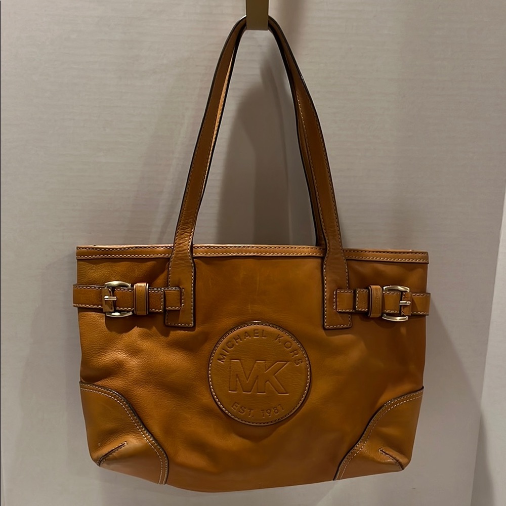 Michael Kors Tan Classic Leather Millbrook Tote with Logo